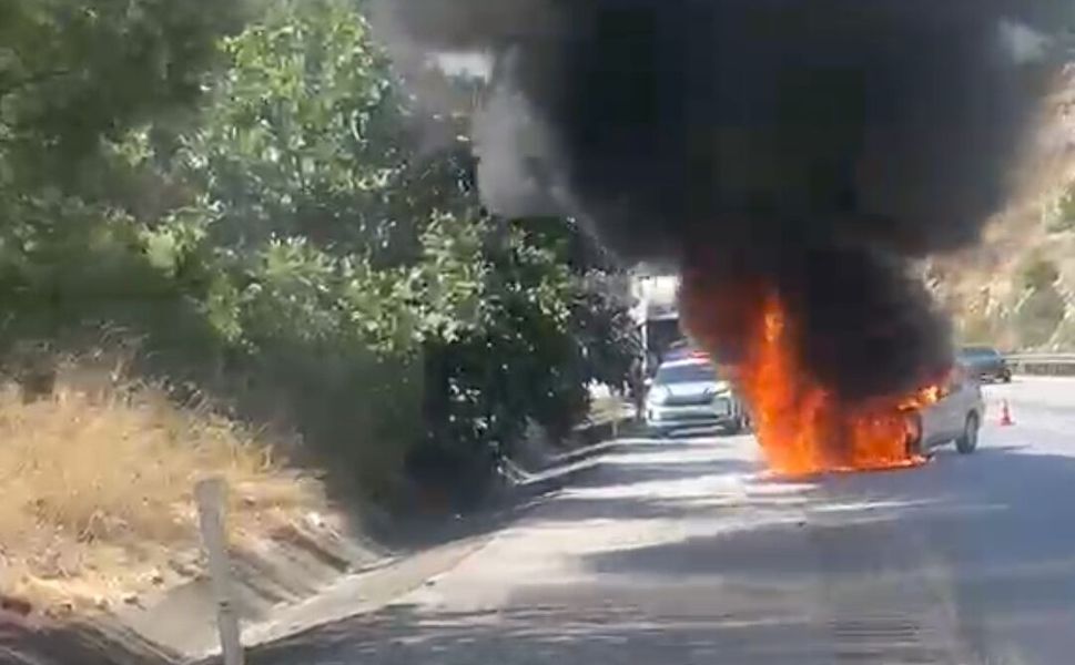 Pozantı Otoyolu’nda Korku Dolu Anlar! Otomobil Bir Anda Alevlere Teslim Oldu