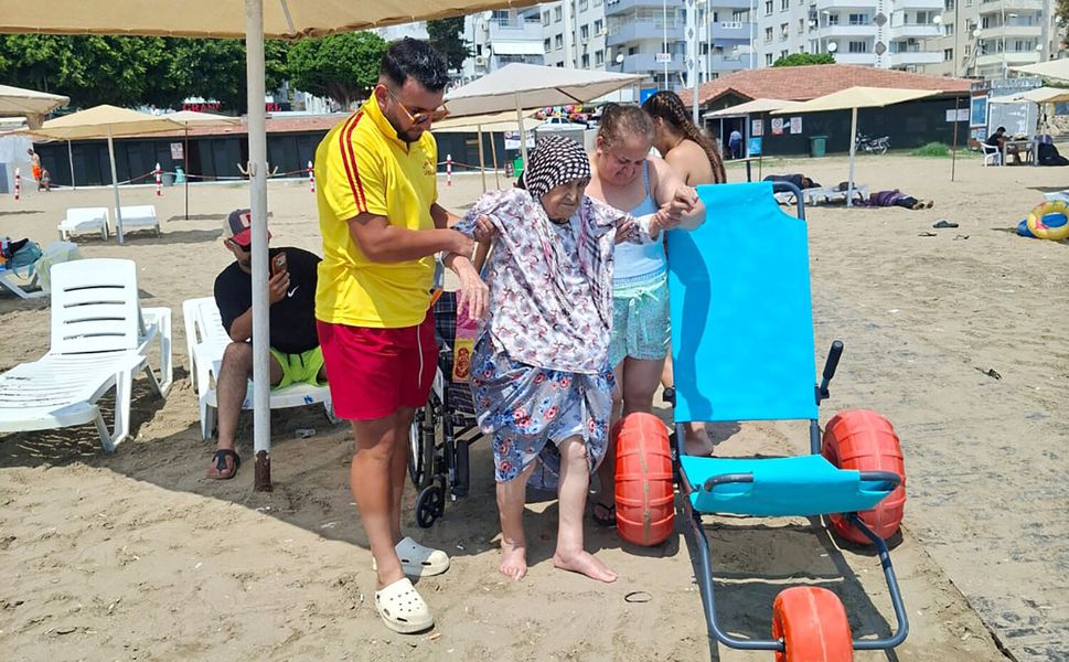 Yumurtalık Bir İlki Gerçekleştirdi: Engelsiz Plaj Dönemi Başladı