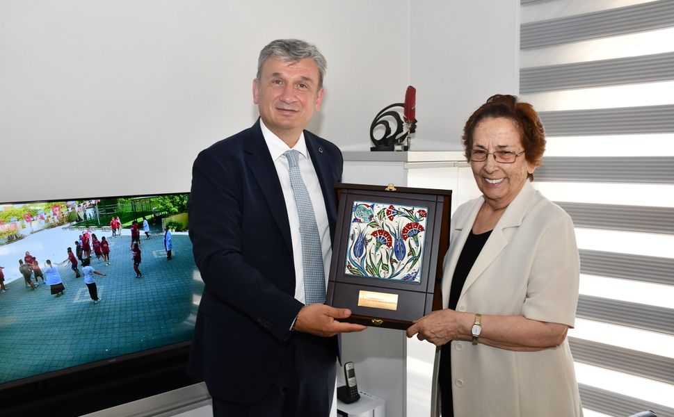 70 Yıllık Adanmışlık Taçlandı