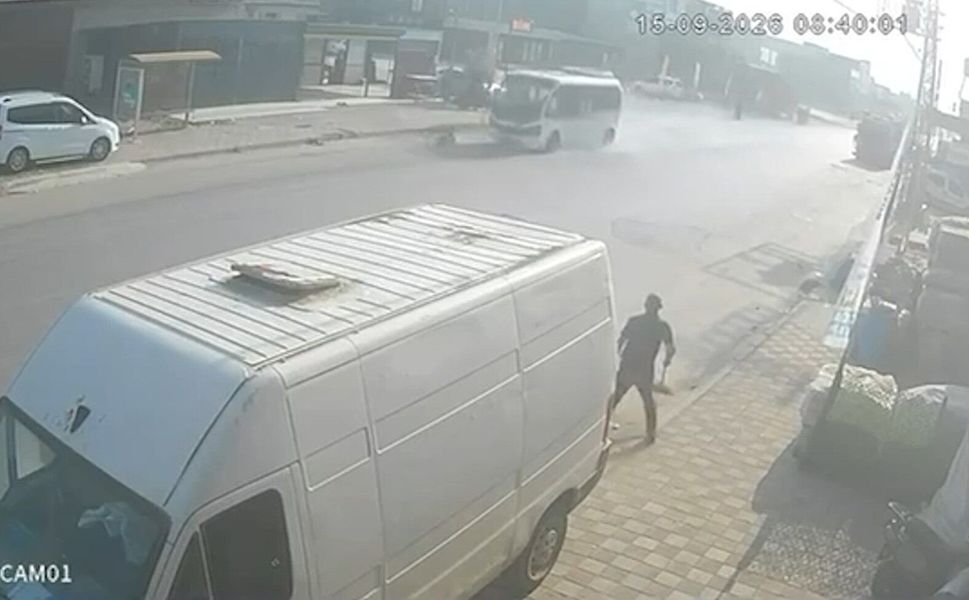 Adana’da Feci Kaza! Minibüsün Çarptığı 11 Yaşındaki Çocuk Ağır Yaralandı