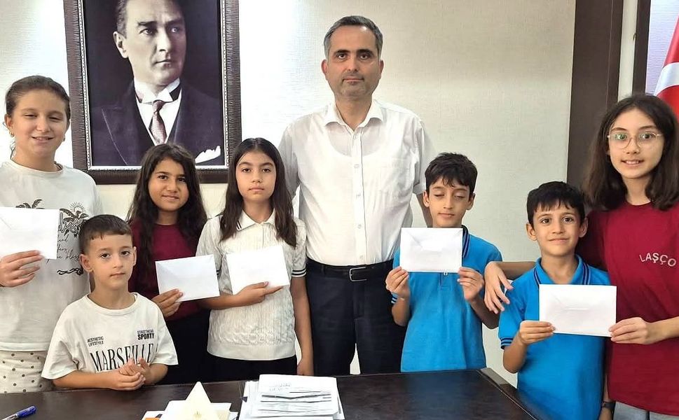 Kozan’da Çocuklardan Örnek Davranış! Yangınzedeler İçin 15 Bin TL Topladılar