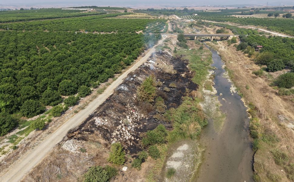 Adana’da Deliçay Deresi Çöplüğe Döndü! Narenciye Bahçeleri Tehlikede