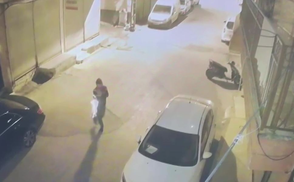 Adana’da Araçlara Silahlı Saldırı: 2 Şüpheli Yakalandı