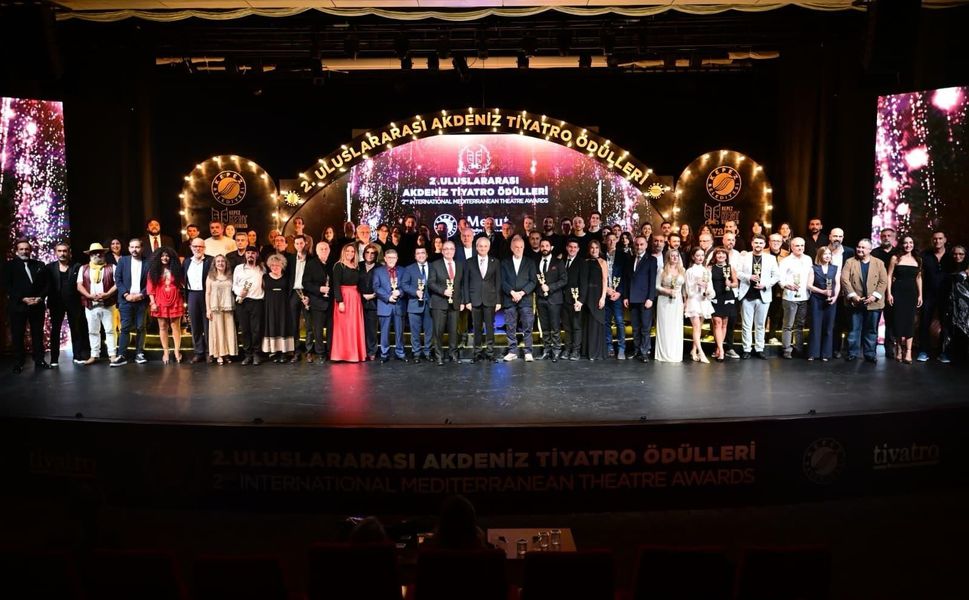 Adana Tiyatrosu Antalya’da Damga Vurdu: 4 Ödülle Döndü
