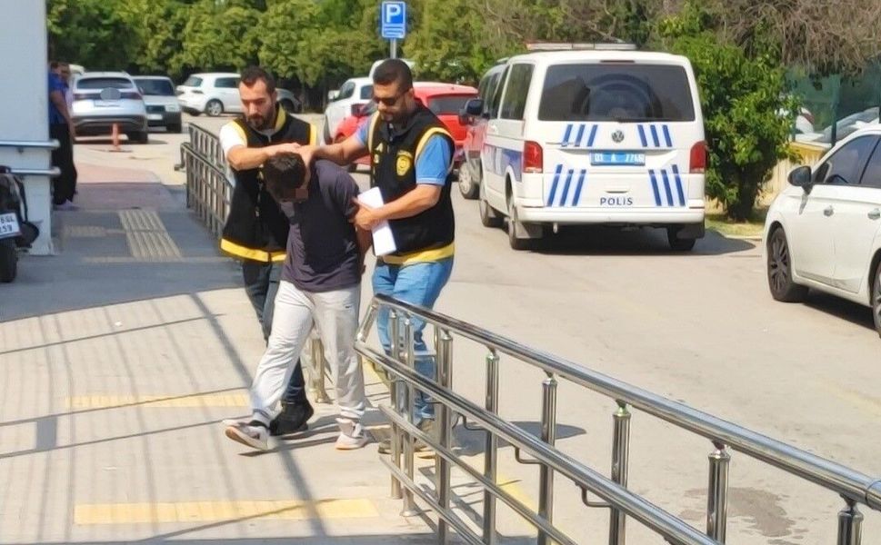 Adana’da 17 Yaşındaki Genç Bıçaklanarak Öldürüldü: Arkadaşı Tutuklandı
