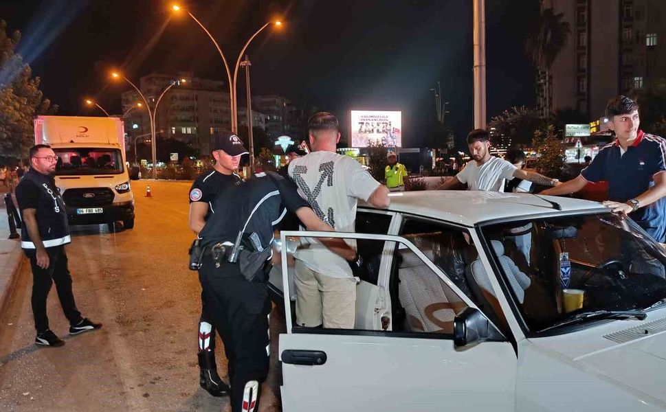 Adana’da Gece Boyu ‘Huzur Ve Güven’ Denetimi! 38 Aranan Şahıs Yakalandı