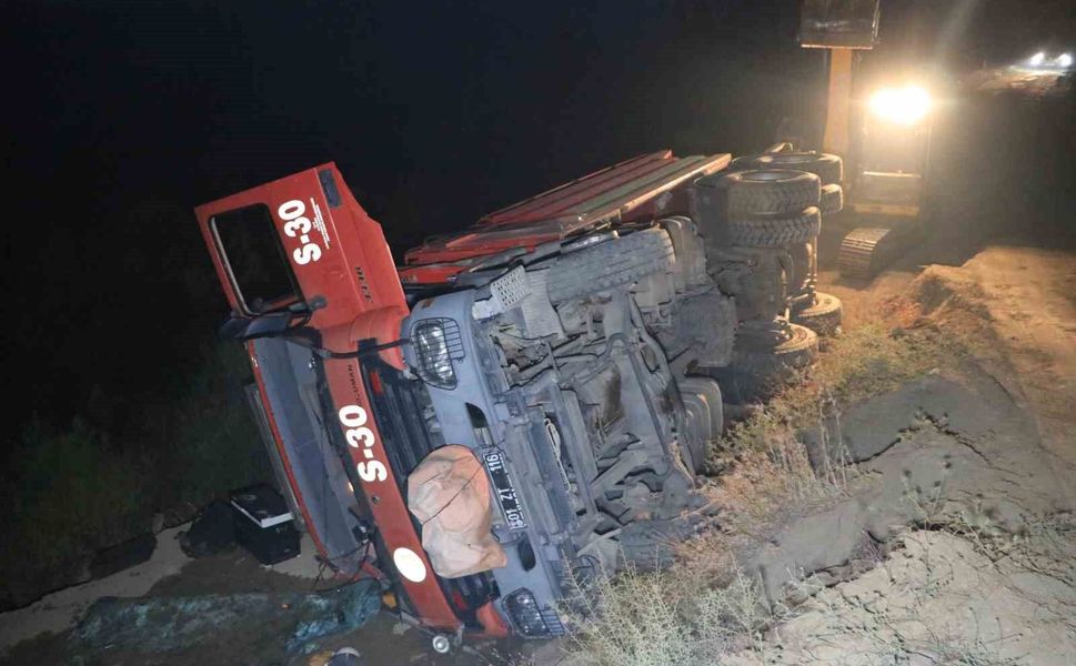 Karaisalı’da Orman Yangınına Müdahale Sırasında Kaza! 2 İşçi Yaralandı