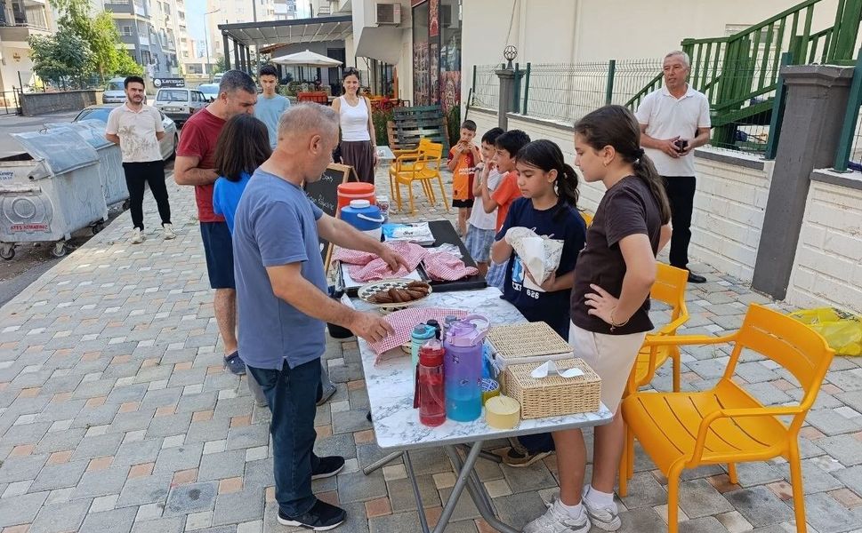 Kozan’da Çocuklardan Yangınzedelere Anlamlı Destek