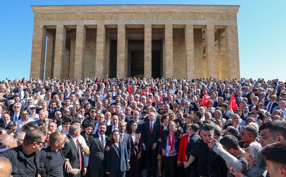 CHP Adana’dan Ankara’ya Büyük Çıkarma! 32 Otobüsle 1.247 Partili Anıtkabir’e Gitti