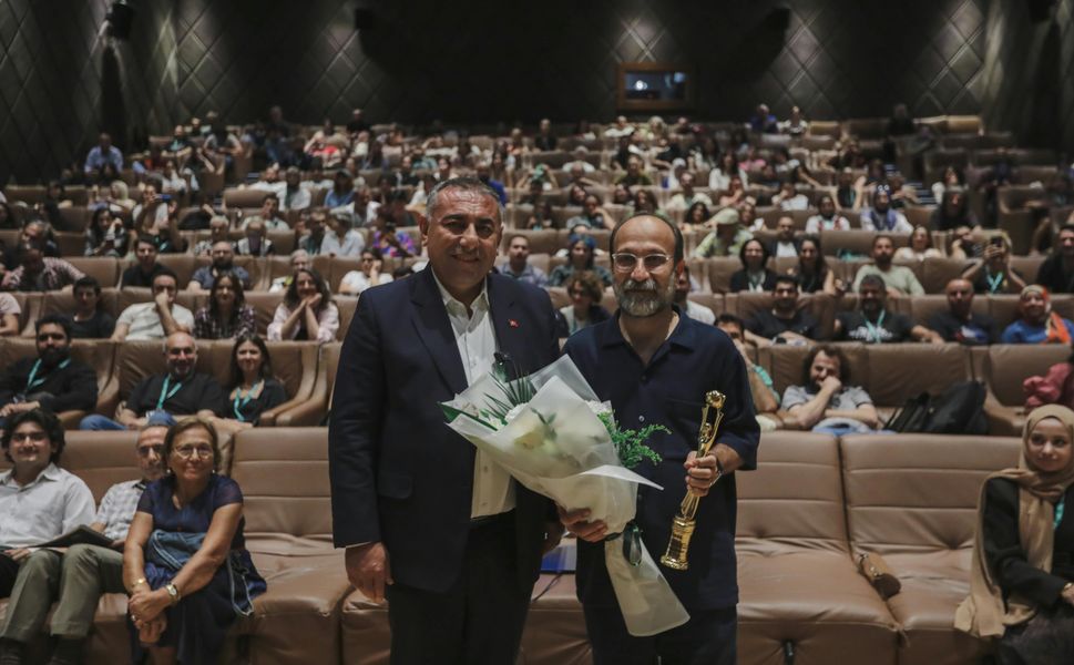 Altın Koza’da Oscar’lı Yıldız Rüzgârı: Asghar Farhadi Adanalı Sinemaseverlerle Buluştu