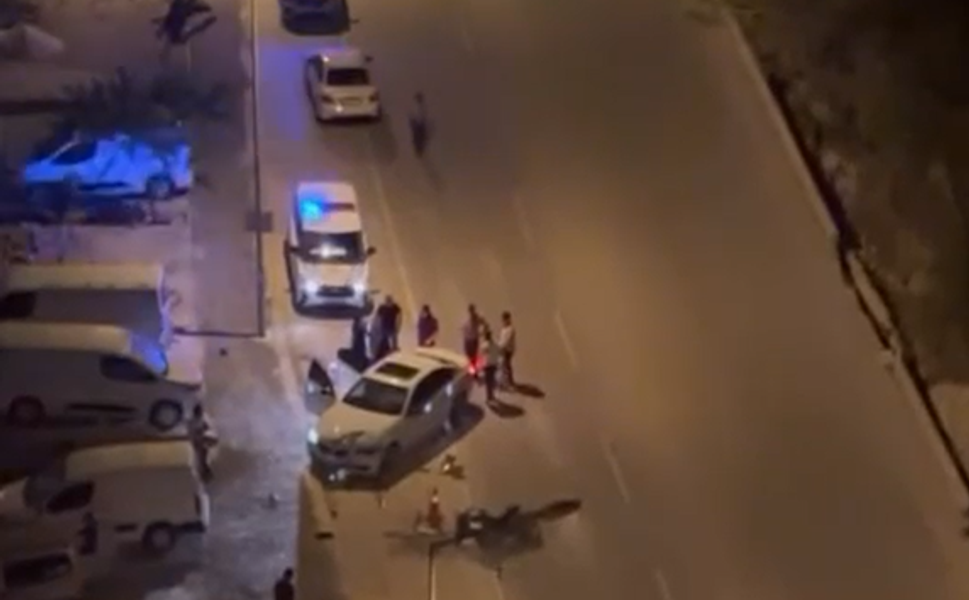 Sarıçam’da Otomobil İle Motosiklet Çarpıştı: Kazada 2 Kişi Yaralandı