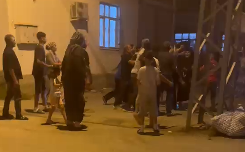 Adana'da İki Aile Arasında Tansiyon Yükseldi: Kavgayı Polis Ekipleri Sonlandırdı