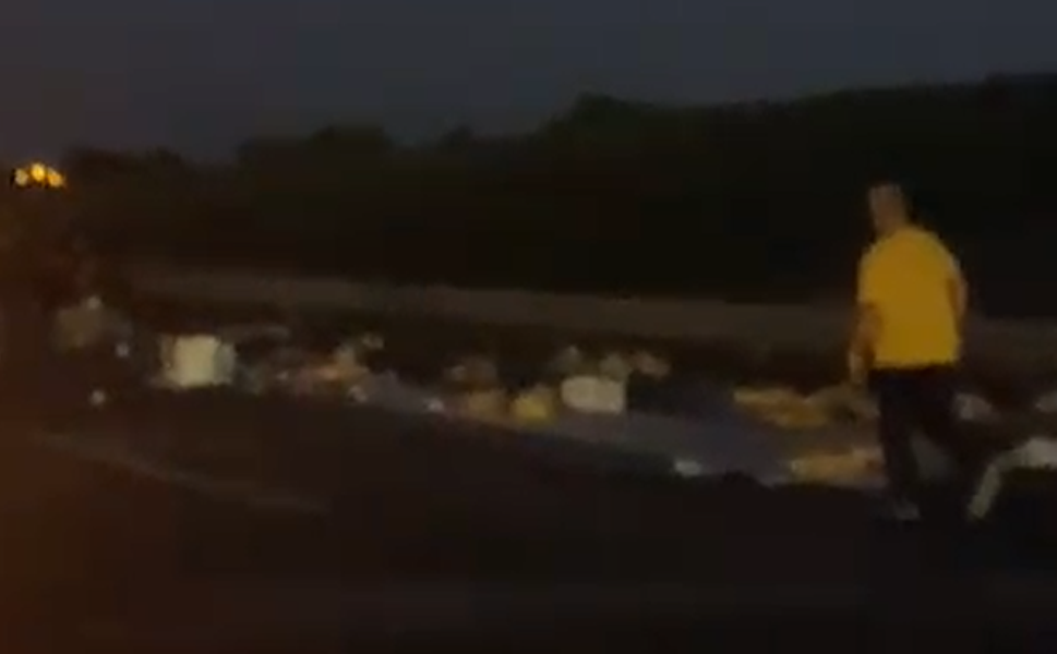 Adana Otoyolu’nda Can Pazarı: Akaryakıt Nedeniyle Kayganlaşan Yolda Otomobil Takla Attı