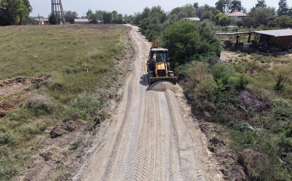 Ceyhan’da Kırsal Mahallelere Yol Seferberliği: 200 Bin Metrekarelik Çalışma Başladı