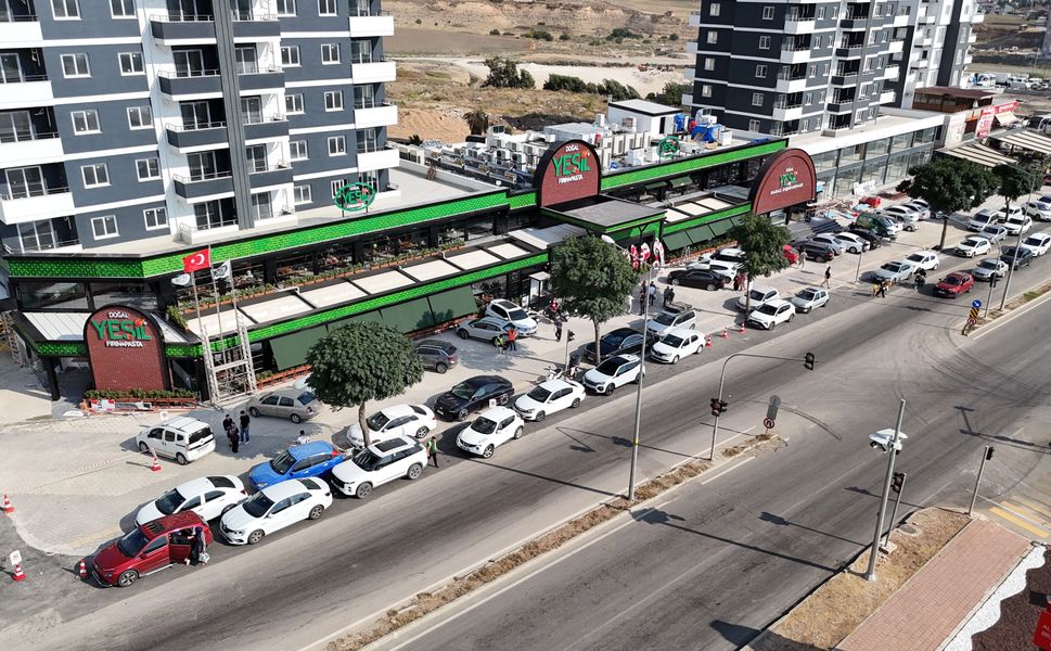 Türkiye'nin En Büyük Pastanesi Sarıçam'da Açıldı