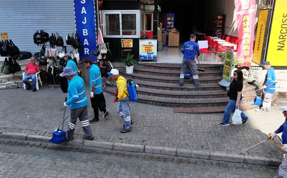 Adana Büyükşehir Belediyesi’nden Kent Genelinde Temizlik ve İlaçlama Seferberliği