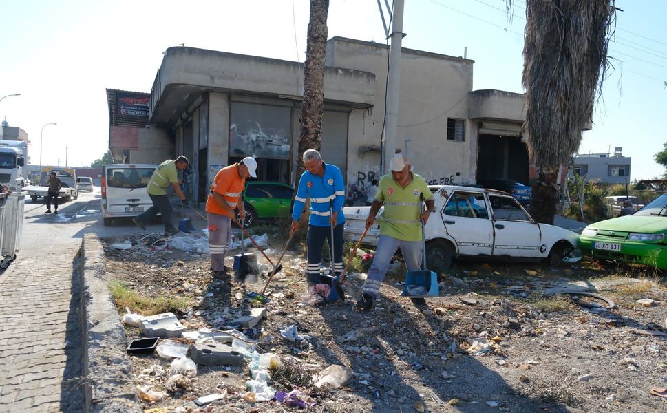 Adana Büyükşehir Belediyesi’nden Şakirpaşa’da Temizlik Seferberliği ve Esnaf Ziyareti