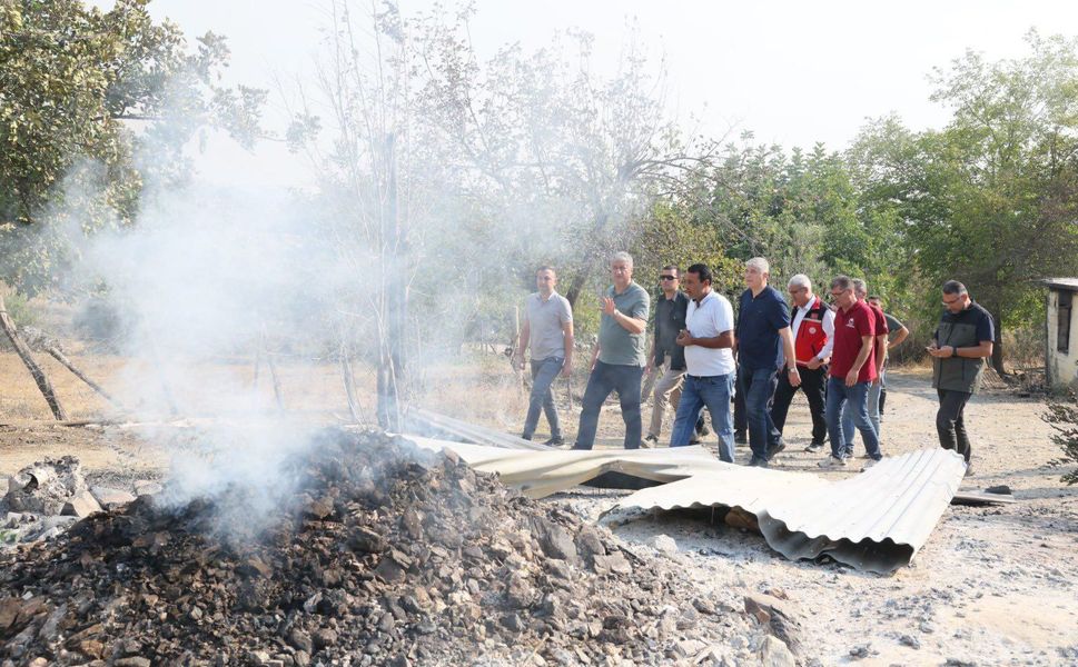 Vali Yavuz, Yangından Etkilenen Aladağlı Vatandaşları Ziyaret Etti