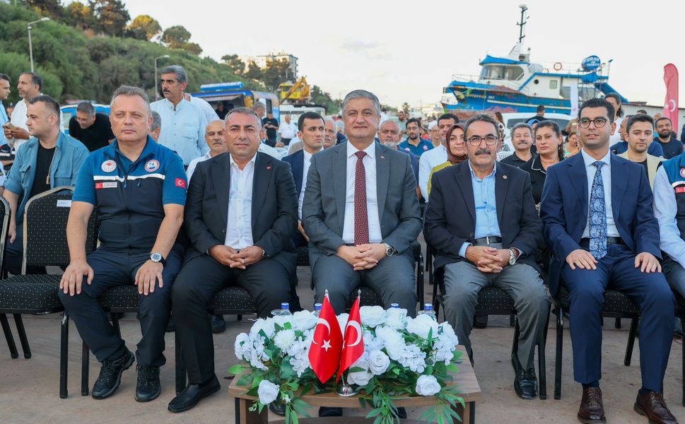 Karataş'ta Yeni Av Sezonu Başladı: Balıkçılar Denize Açıldı