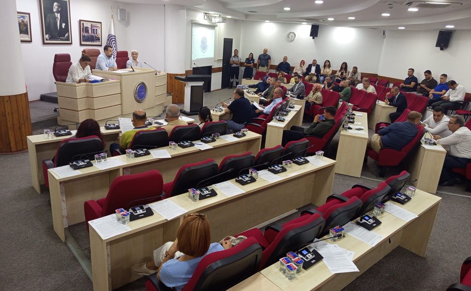 Seyhan'da Kritik Kararlar: Komisyon Raporu Geçti, Gençlik ve Spor İl Müdürlüğü Yatırım Talebi Reddedildi