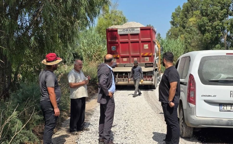 Yumurtalık’ta Temizlik ve Yol Çalışmaları Sürüyor