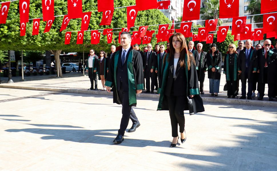 Adana Barosu’nda Güven Tazeleyen Volkan Böke ve Yönetiminden Atatürk Anıtı'na Çelenk