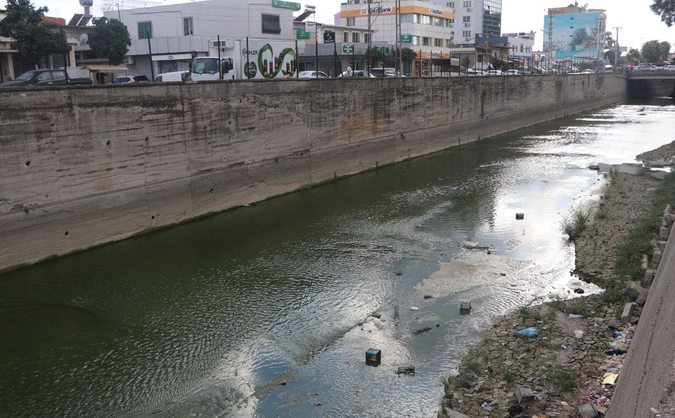 Adana’da Sulama Kanalında Kötü Koku ve Çöp Tepkisi