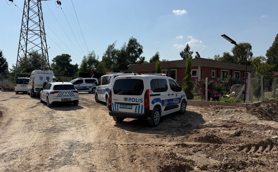 Adana’da İnşaat Firmasının Ofisine Silahlı Saldırı! Duvarlara 11 Kurşun İsabet Etti