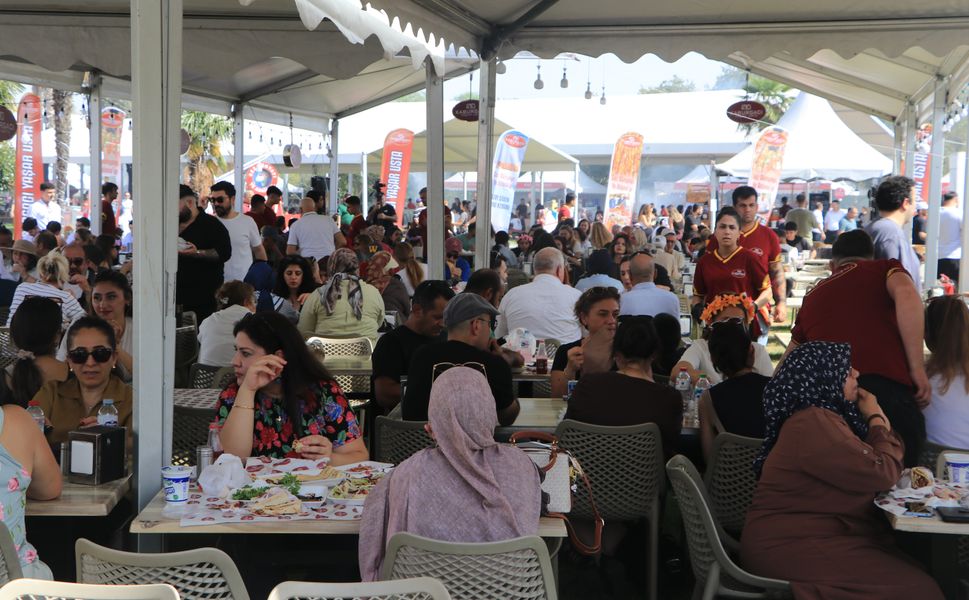 Adana Lezzet Festivali’nde İkinci Gün Yoğunluğu: Merkez Park Lezzetle Doldu