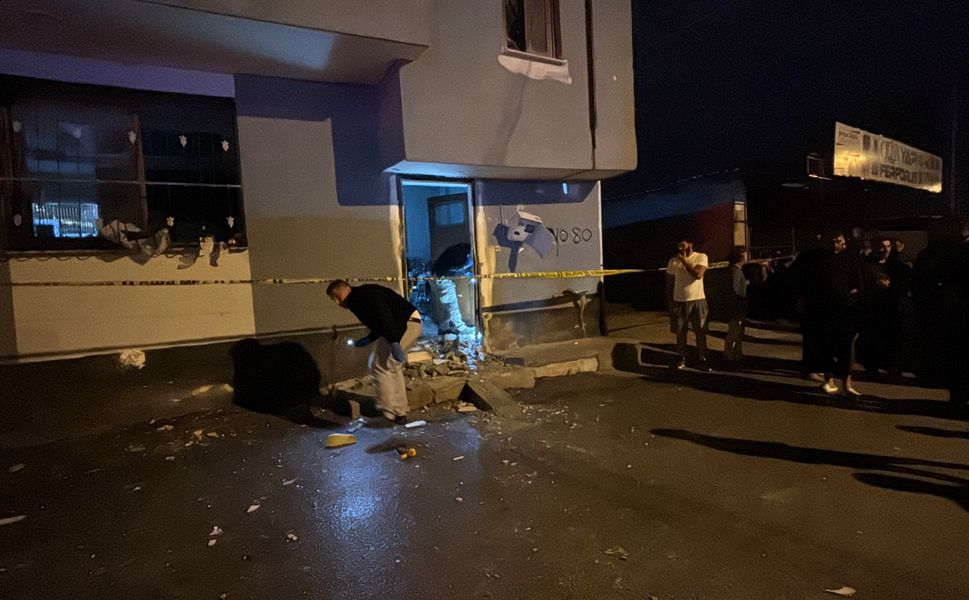 Adana’da Bir Eve El Yapımı Patlayıcı Atıldı: 5 Kişi Ölümden Döndü