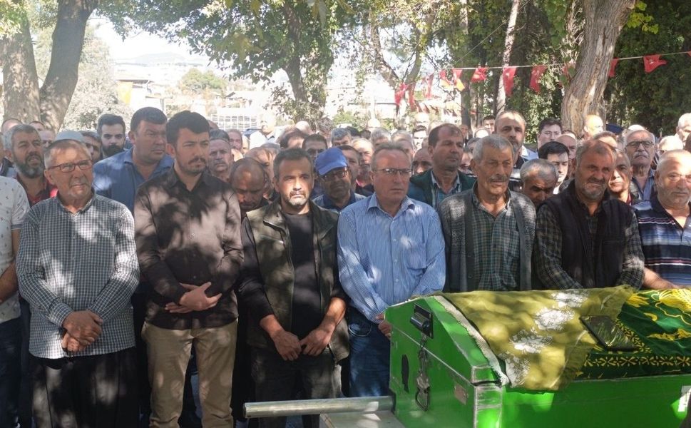 Adana’da Piknikte Öldürülen Genç Kız Son Yolculuğuna Uğurlandı