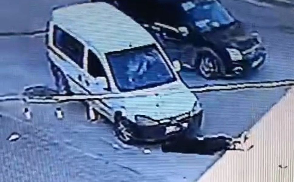 Adana’da Aracın Önüne Yatıp Aracı Kaçırdı: Savunması Şaşırttı