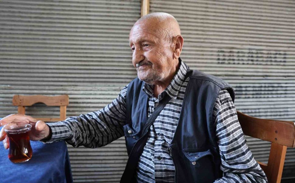 86 Yaşında Ama Gençlere Taş Çıkarıyor! Her Gün 8 Kilometre Yürüyor