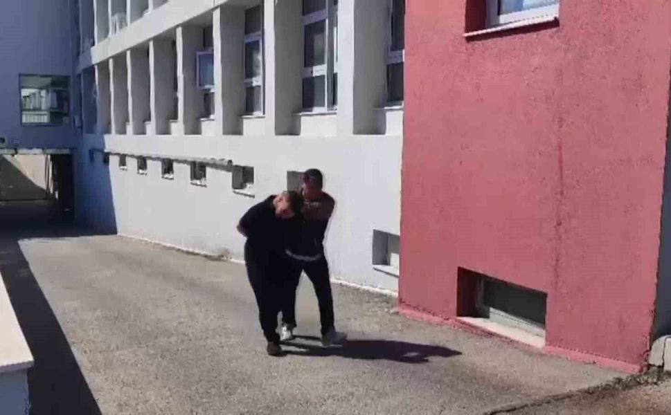 Adana Polisi Tek Tek Buldu! Uyuşturucudan Hapis Cezası Alan 42 Kişi Yakalandı