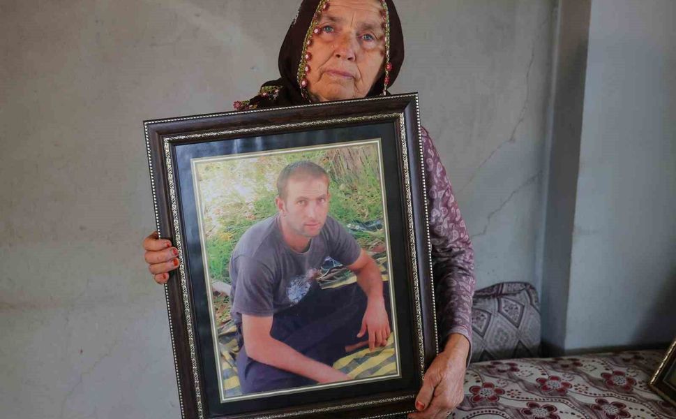 Adana’da 14 Yıldır Kayıp Oğlunu Bekliyor: “Ölüyse de Bir Mezarı Olsun”