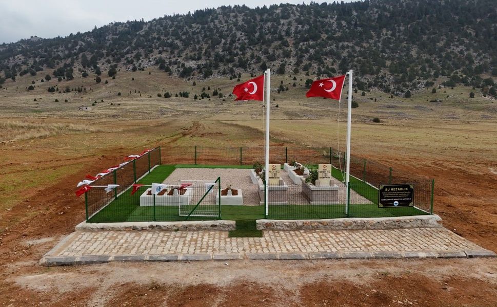 Saimbeyli’de Tarihi Adım! Şehit Kardeşlerin Mezarları Şehitliğe Dönüştürüldü