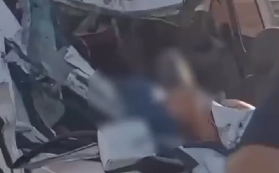 Pozantı Otoyolu’nda Feci Kaza! Hafif Ticari Araç Tır’a Çarptı: 2 Ölü, 1 Yaralı