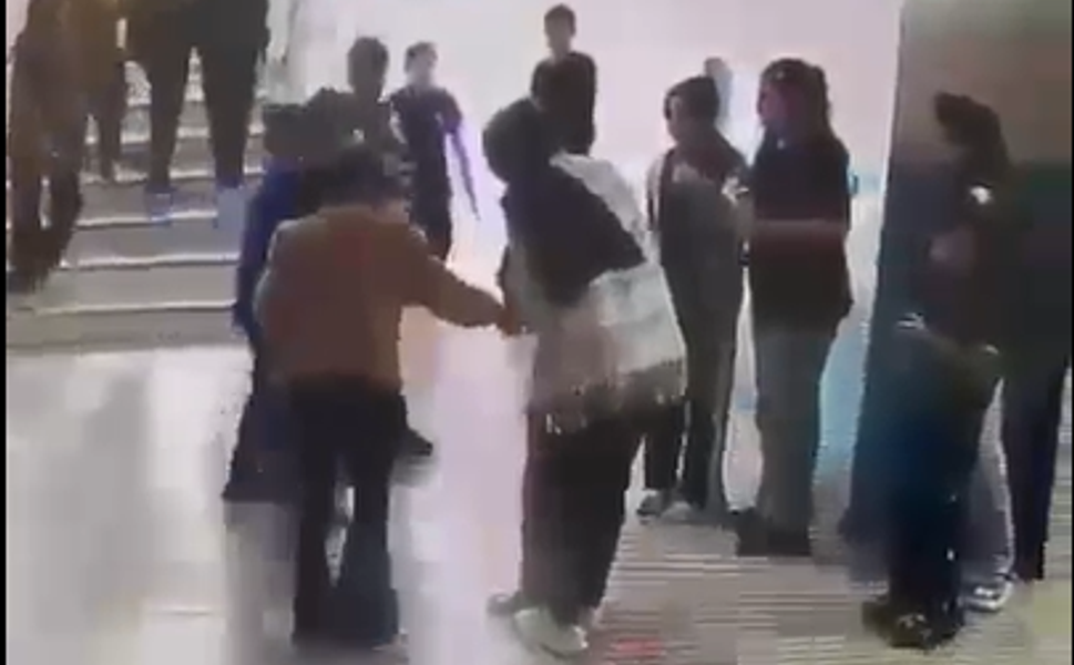 Adana'da 6. Sınıf Öğrencisini, Öğretmeni Heimlich Manevrasıyla Kurtardı