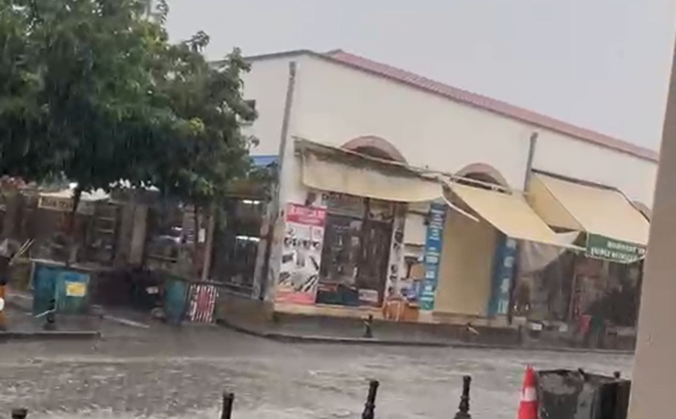 Trafiğe Kapatılan Ali Münif Yeğenağa Caddesi Tartışılıyor