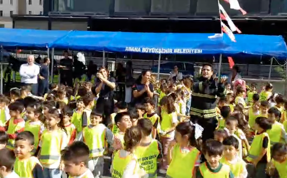 Adana İtfaiyesinde Minik Misafirler! Hem Öğrendiler Hem Eğlendiler