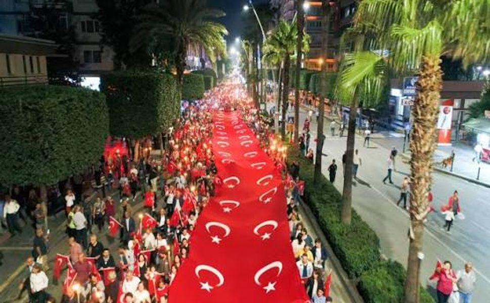 Adana’da 29 Ekim Kutlamalarına Yağış Engeli