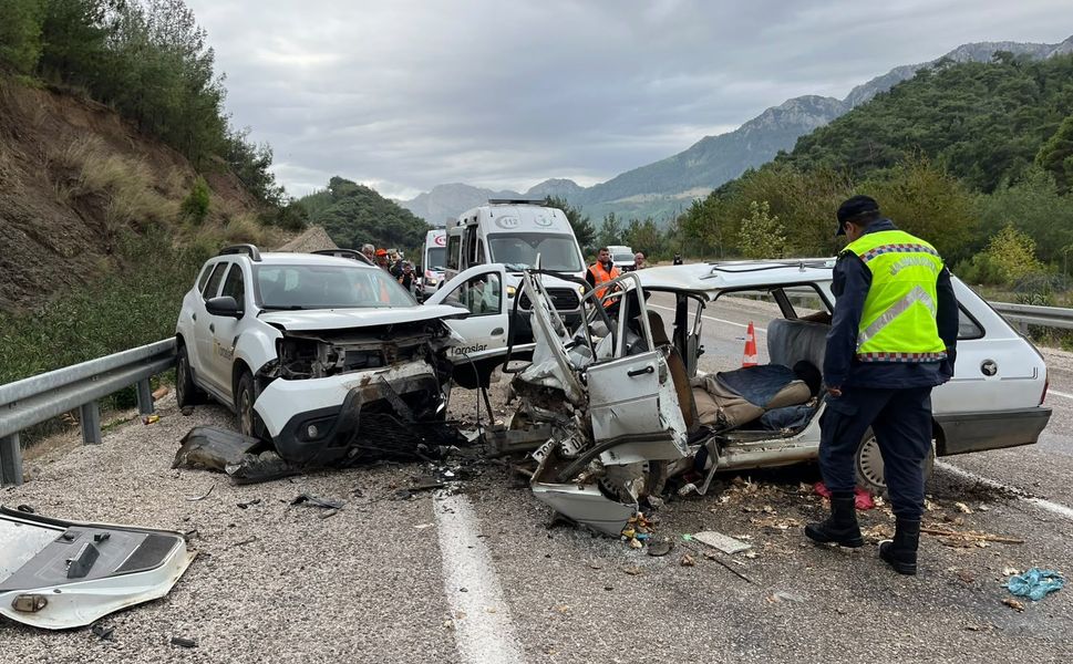 Kozan Düzağaç Yolunda Feci Kaza: Yaralılar Var