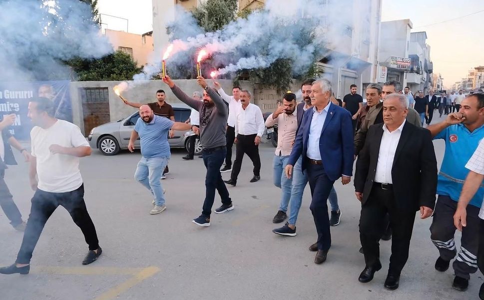 Ova, Uçak, Onur ve Şakirpaşa mahallesinden Zeydan Karalar’a  Ahde Veda Örneği